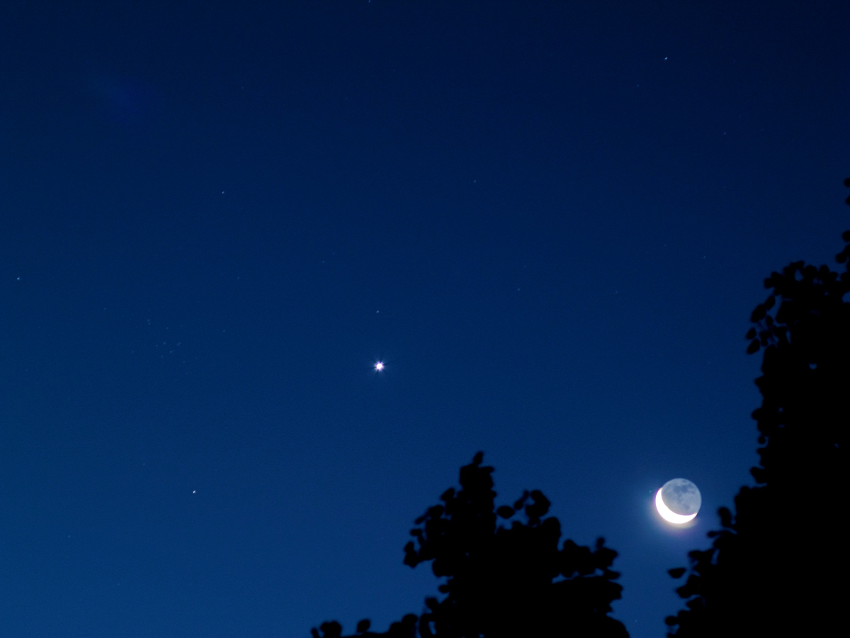 Bright Venus and Moon to Shine in Friday Morning Sky